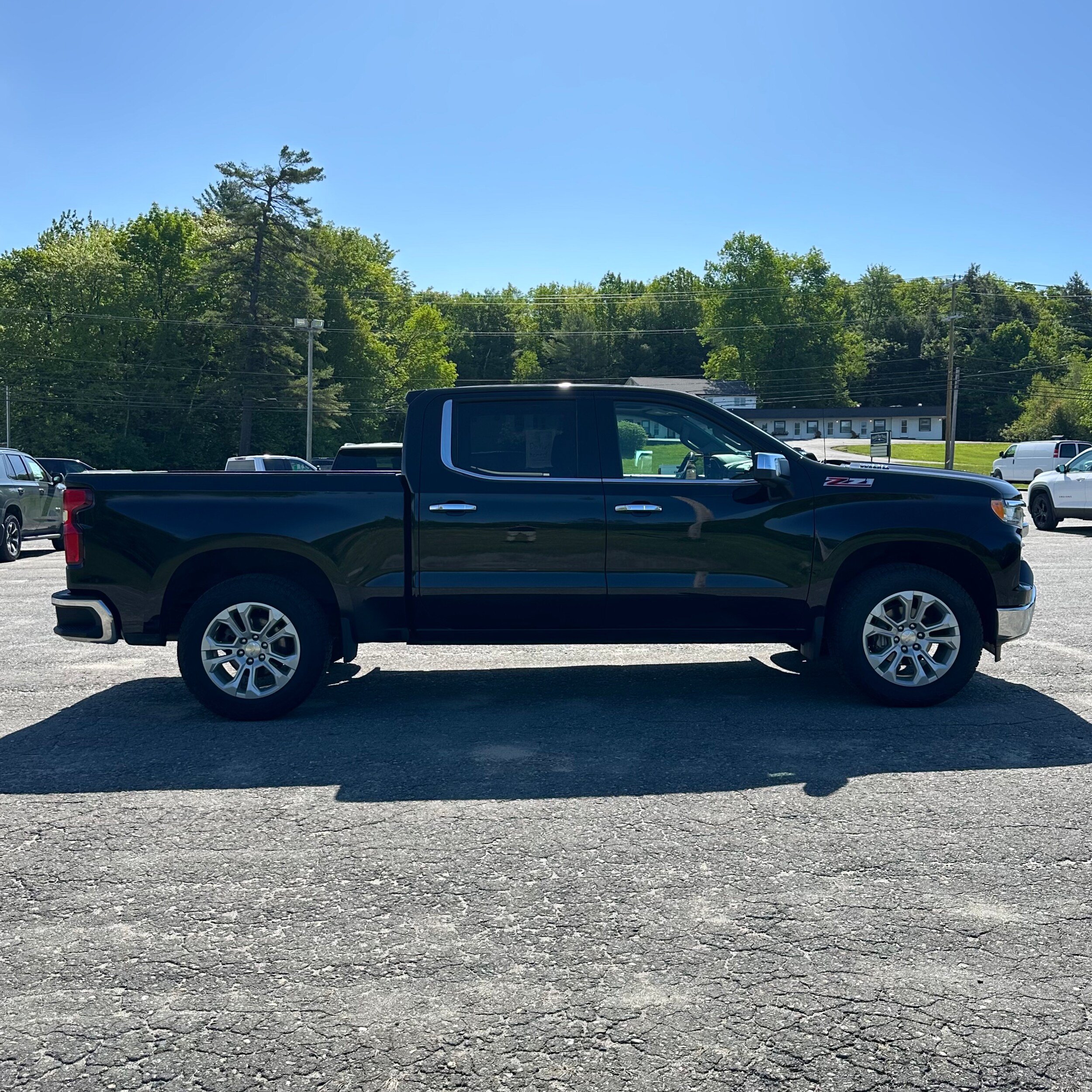 Used 2022 Chevrolet Silverado 1500 LTZ w/ LTZ Premium Package AWD/4WD image 2
