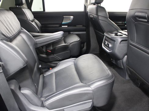 Used 2025 Ford Expedition Platinum AWD/4WD image 29