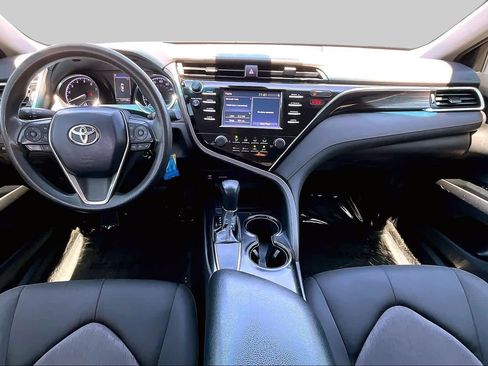 Used 2018 Toyota Camry LE FWD image 15