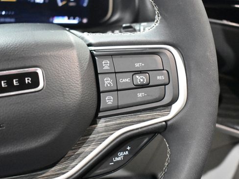 Used 2022 Jeep Wagoneer Series II w/ Premium Group I image 13