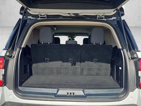 Used 2023 Ford Expedition XLT RWD image 6