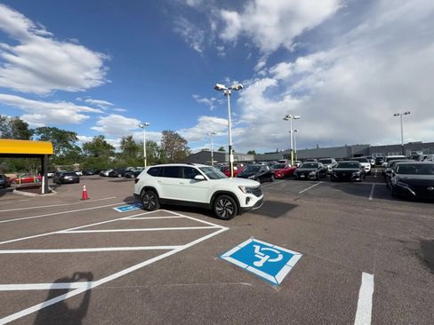 Used 2025 Volkswagen Atlas SE AWD/4WD image 14