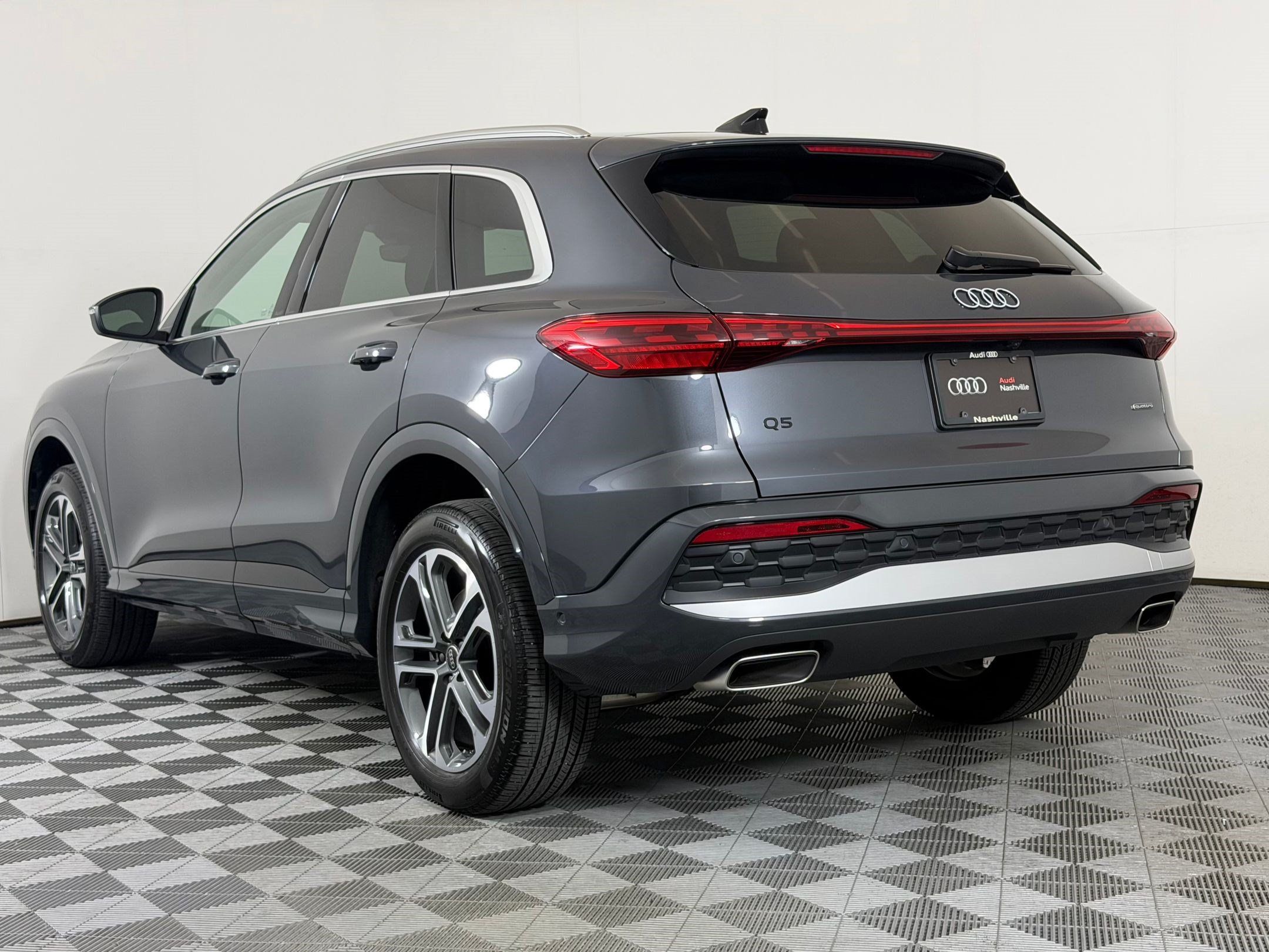 Certified 2025 Audi Q5 Premium w/ Convenience Package AWD/4WD image 3