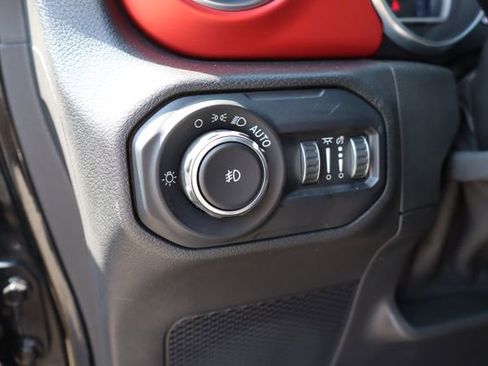 Used 2021 Jeep Wrangler Unlimited Rubicon AWD/4WD image 19