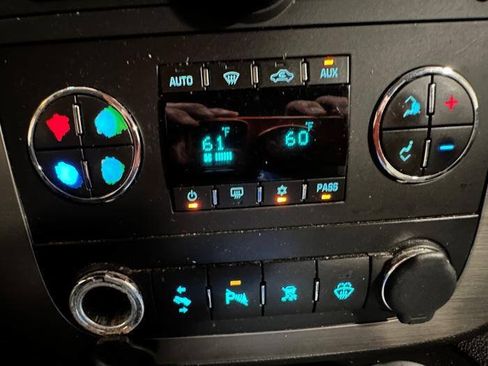 Used 2007 Chevrolet Suburban LT w/ LT Preferred Equipment Group AWD/4WD image 39
