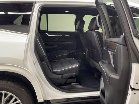 Used 2024 GMC Acadia Denali w/ Super Cruise Package AWD/4WD image 19