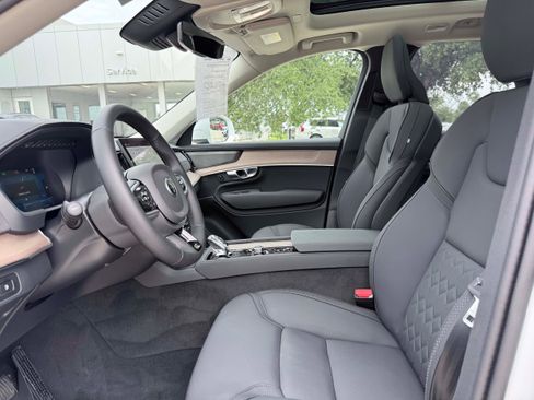 Certified 2025 Volvo XC90 T8 Plus w/ Protection Package Premier AWD/4WD image 12