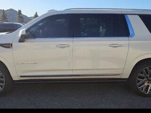 Used 2025 GMC Yukon XL Denali Ultimate AWD/4WD image 8