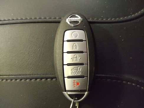 Used 2019 Nissan Rogue SL w/ Premium Package FWD image 32