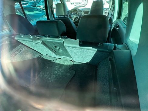 Used 2014 Volkswagen Tiguan SE image 14