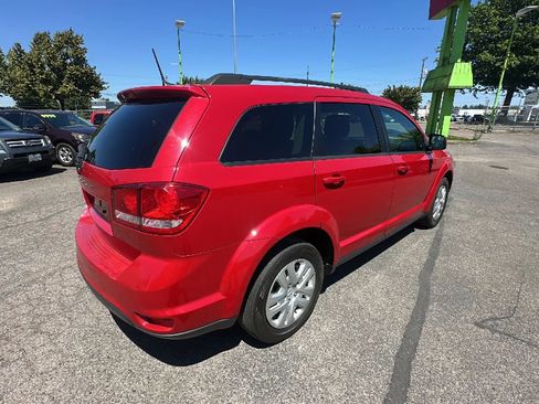 Used 2019 Dodge Journey SE w/ Premium Group FWD image 3
