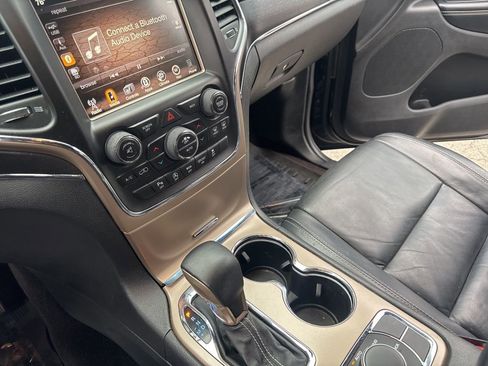 Used 2017 Jeep Grand Cherokee Limited image 19
