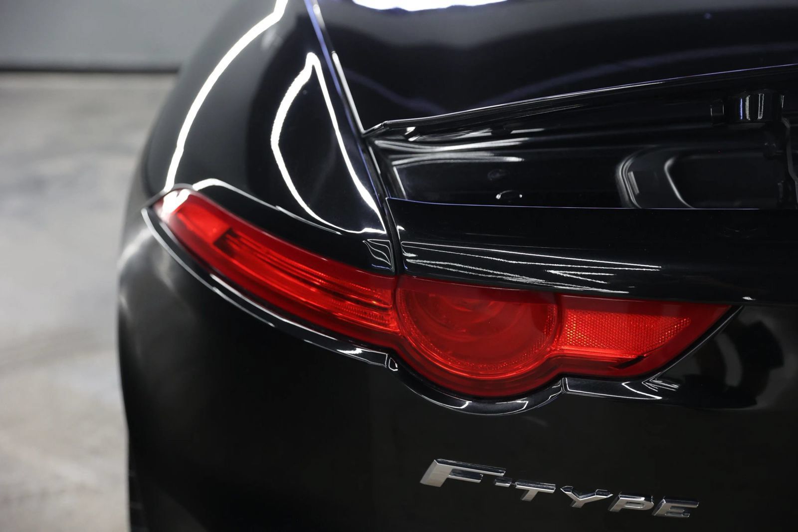 Used 2014 Jaguar F-TYPE Convertible RWD image 18