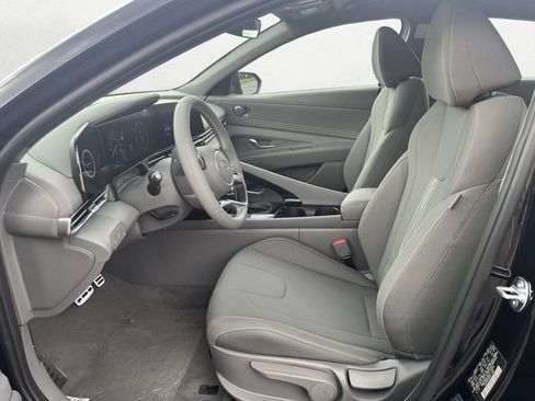 Certified 2025 Hyundai Elantra SEL FWD image 11