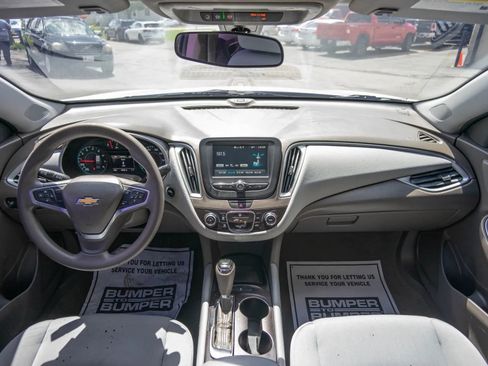 Used 2018 Chevrolet Malibu LS FWD image 2