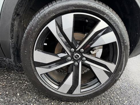 Used 2025 Volvo XC40 B5 Ultra w/ Protection Package Premier image 18