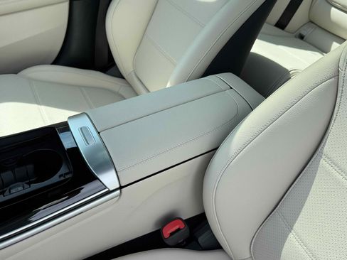 New 2025 Mercedes-Benz C 300 4MATIC Sedan image 25