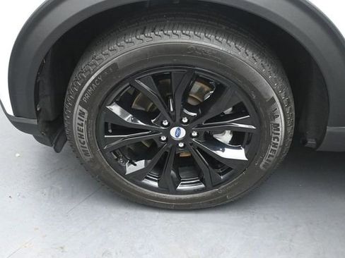 Certified 2022 Ford Explorer XLT w/ Equipment Group 202A AWD/4WD image 35