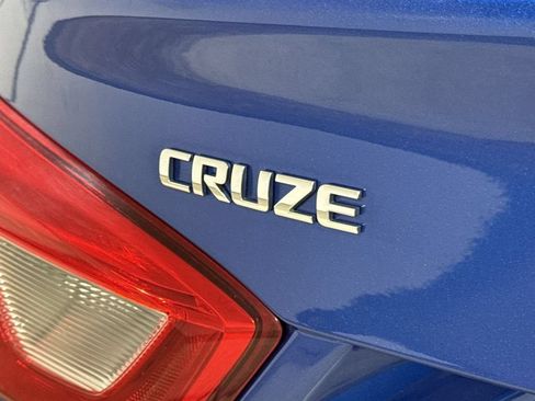 Used 2019 Chevrolet Cruze LT FWD image 25