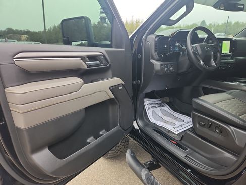 Used 2025 Chevrolet Silverado 2500 ZR2 image 20