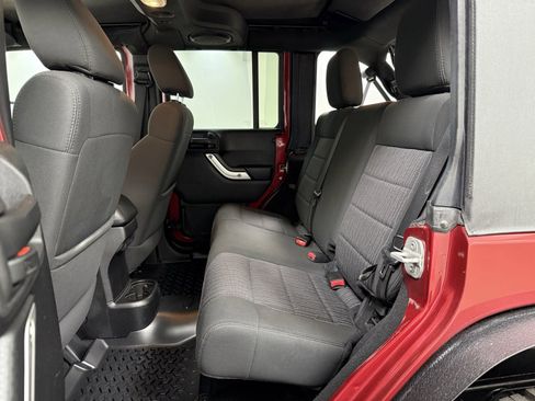 Used 2012 Jeep Wrangler Unlimited Rubicon w/ Connectivity Group image 16