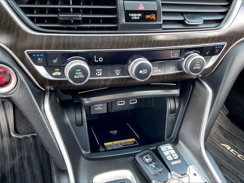 Used 2022 Honda Accord Touring image 31
