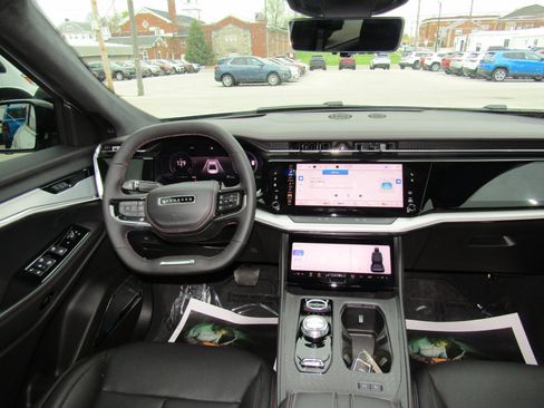 Used 2024 Jeep Wagoneer Launch Edition image 19