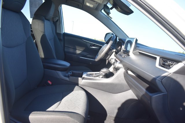 Used 2025 Toyota RAV4 XLE AWD/4WD image 12