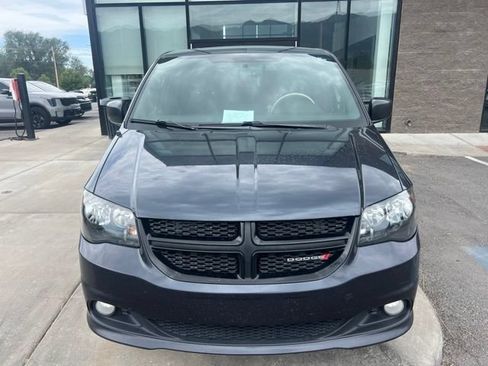 Used 2013 Dodge Grand Caravan SXT w/ UConnect Hands-Free Group FWD image 2