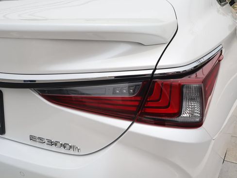 Used 2023 Lexus ES 300h w/ Premium Package FWD image 14