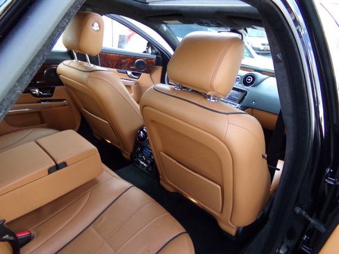Used 2013 Jaguar XJ AWD image 32