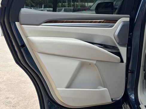 Used 2025 Cadillac Escalade Sport Platinum AWD/4WD image 16