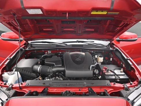 Used 2020 Toyota Tacoma TRD Sport image 19