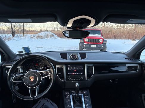 Used 2018 Porsche Macan image 7
