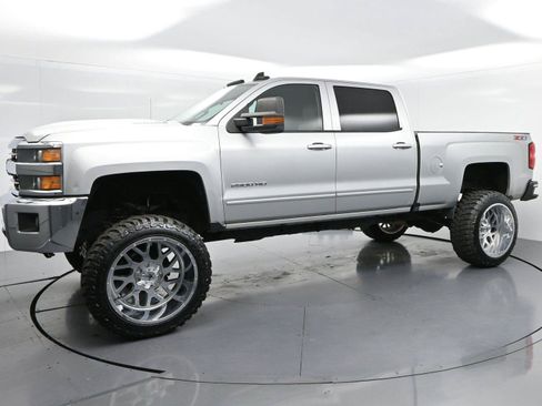 Used 2018 Chevrolet Silverado 2500 LT w/ LT Convenience Package AWD/4WD image 4
