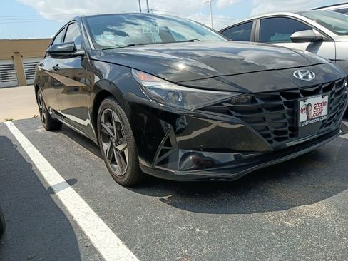 Used 2023 Hyundai Elantra SEL w/ Convenience Package image 2