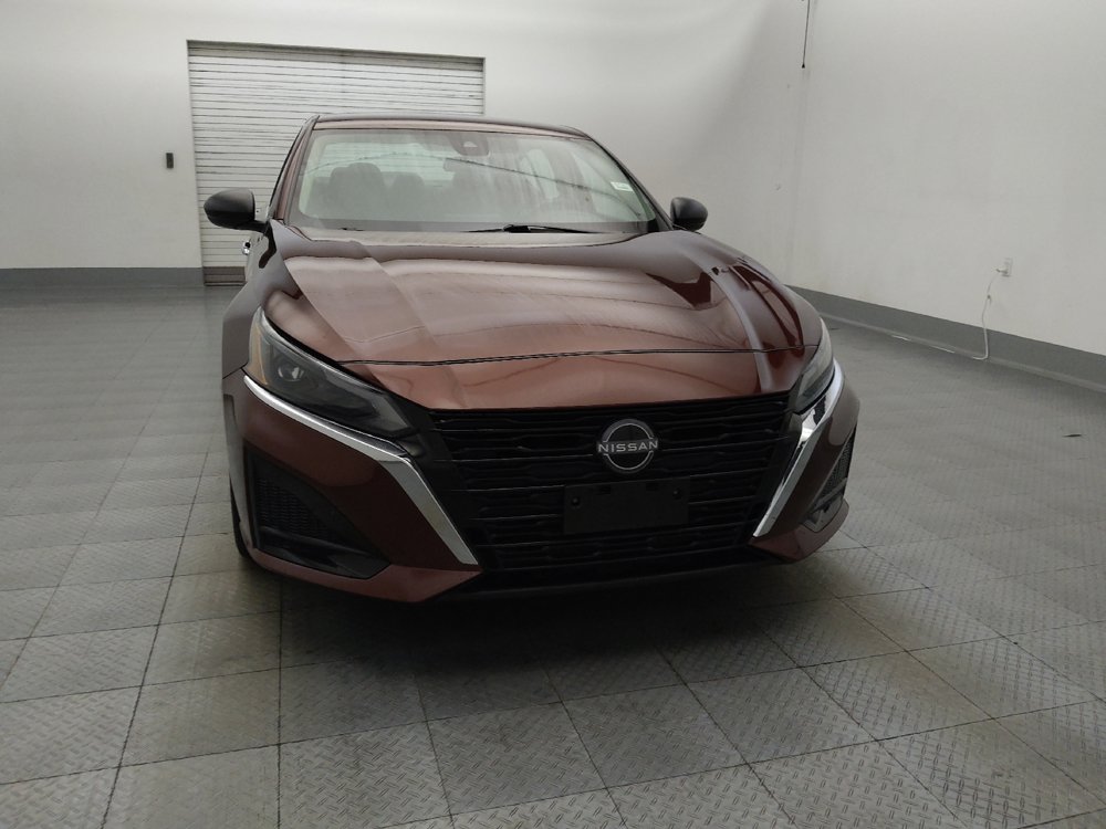 Used 2025 Nissan Altima 2.5 SV FWD image 14