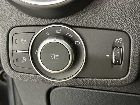 Used 2019 Alfa Romeo Stelvio AWD image 22
