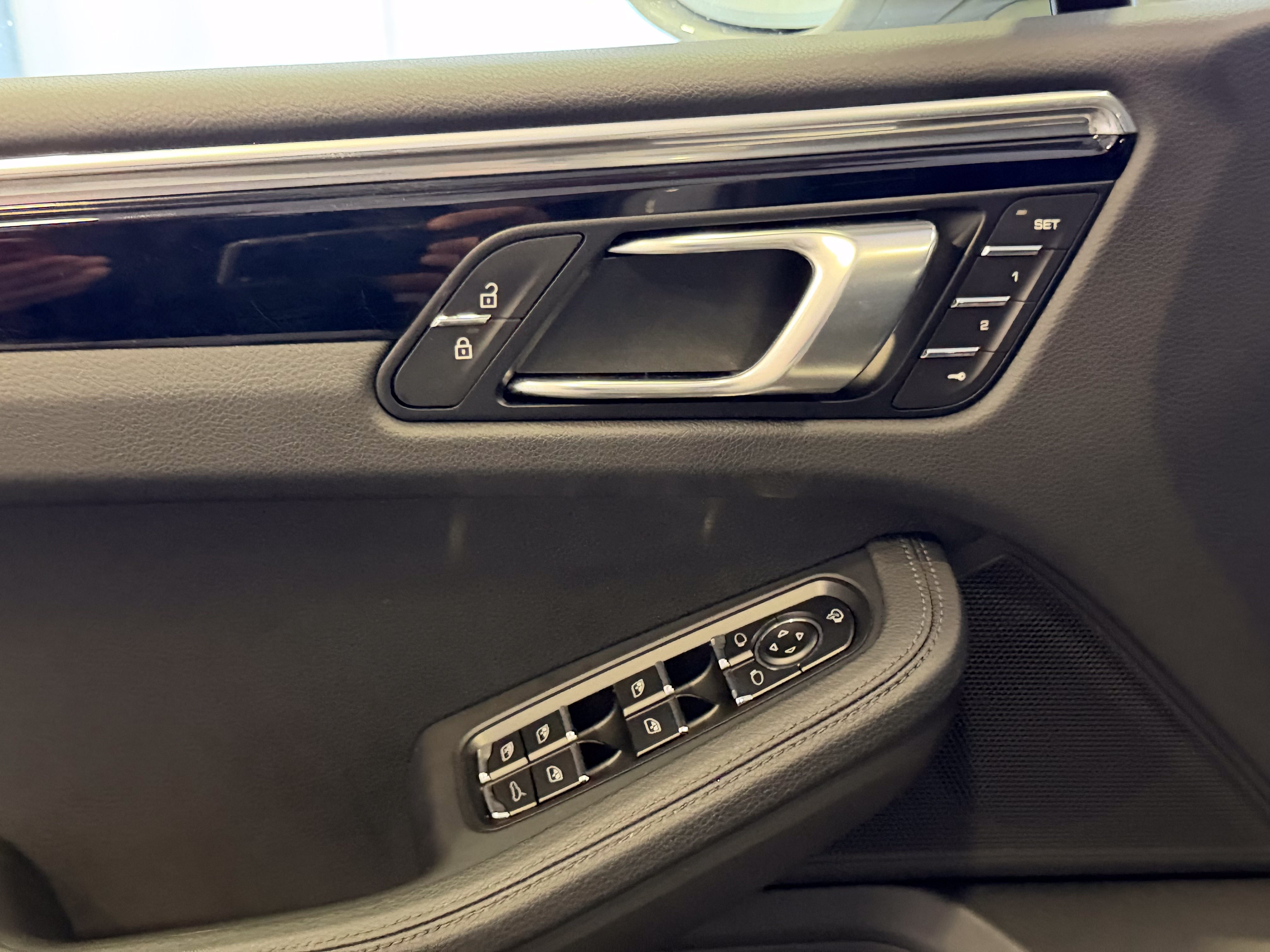 Certified 2026 Porsche Macan AWD/4WD image 14