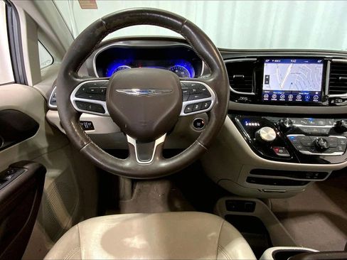 Used 2018 Chrysler Pacifica Touring-L Plus w/ Advanced Safetytec Group image 14