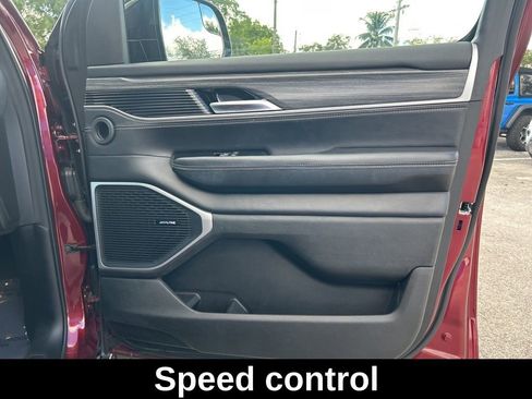 Used 2023 Jeep Wagoneer Series III w/ Preferred Equipment Group image 27