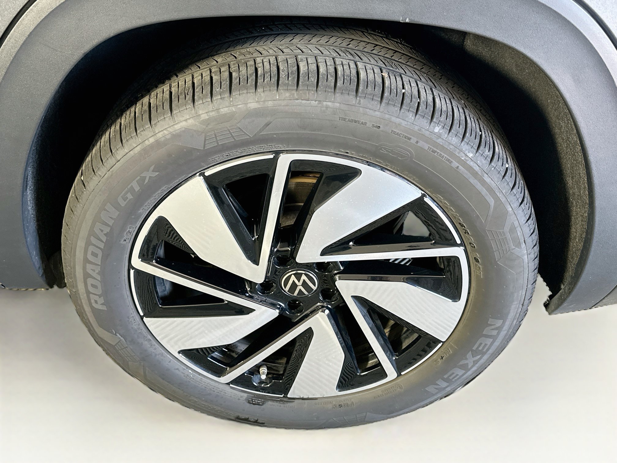 Used 2025 Volkswagen Atlas SE AWD/4WD image 11