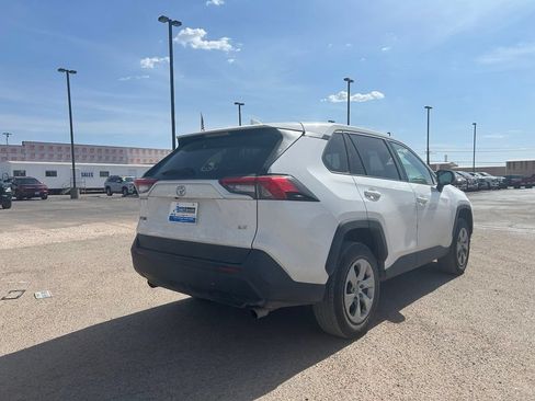 Used 2022 Toyota RAV4 LE FWD image 4