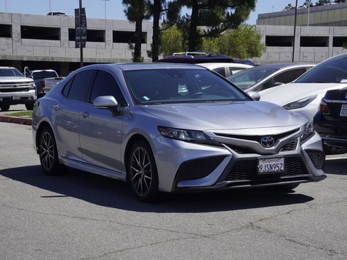 Used 2024 Toyota Camry SE FWD image 2