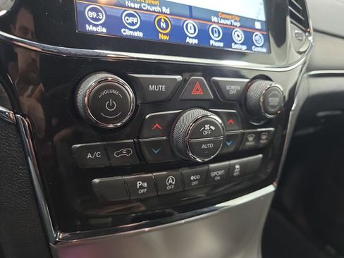 Used 2021 Jeep Grand Cherokee Limited AWD/4WD image 23