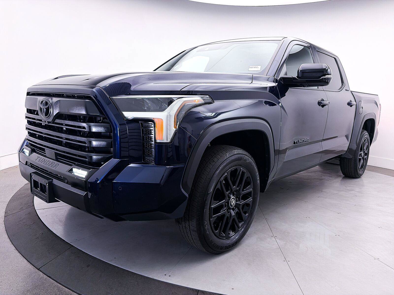 Used 2025 Toyota Tundra Limited AWD/4WD image 16