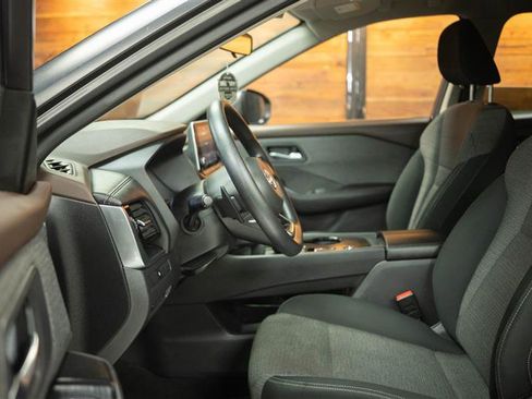 Used 2022 Nissan Rogue SV FWD image 8