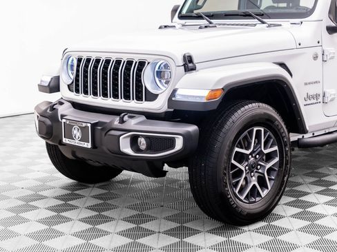 Used 2024 Jeep Wrangler Unlimited Sahara AWD/4WD image 39