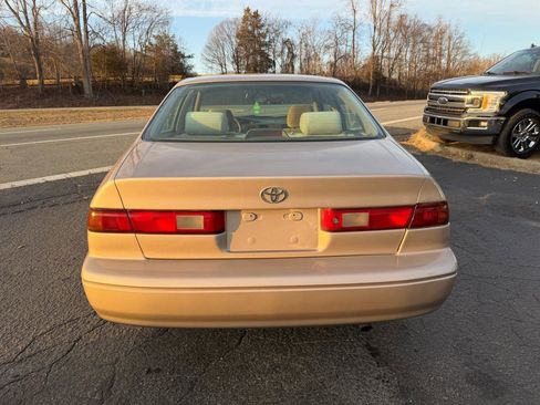 Used 1997 Toyota Camry LE image 5
