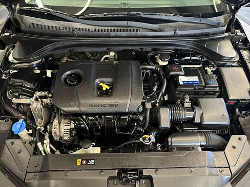 Used 2020 Hyundai Elantra SE FWD image 23